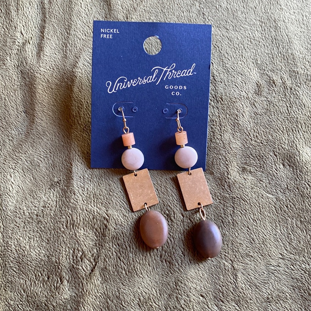 NWT Universal Thread Earrings
